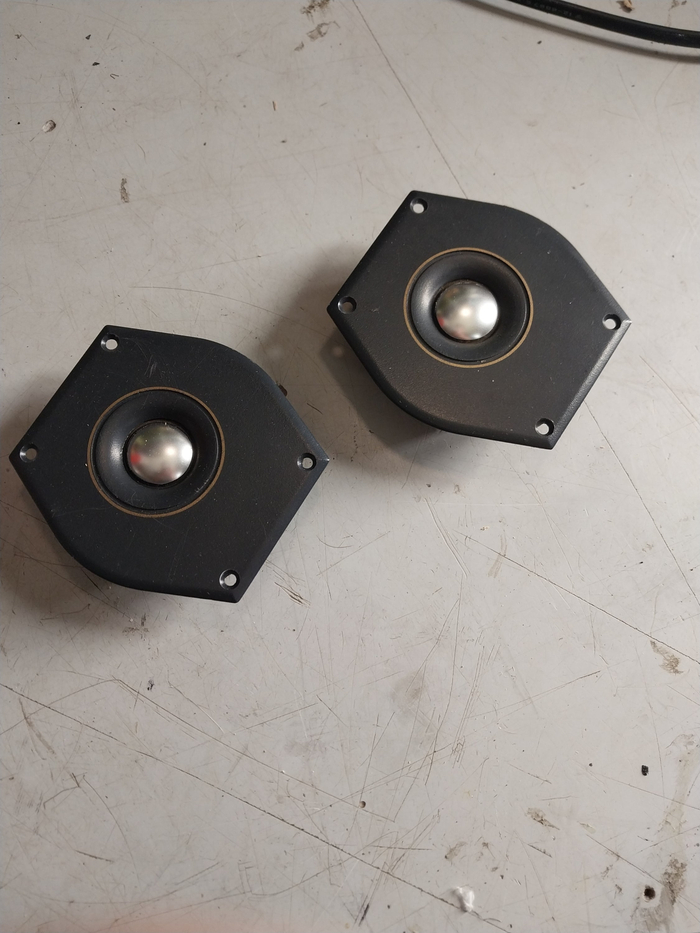 탄노이 식세스 607용 트위터 1조 - 더스트 캡 교체