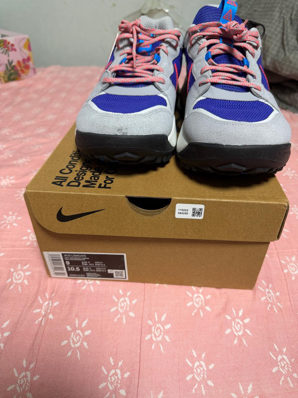 나이키 acg 로우케이트 울프그레이 브라이튼앤크림슨 270사이즈 새상품