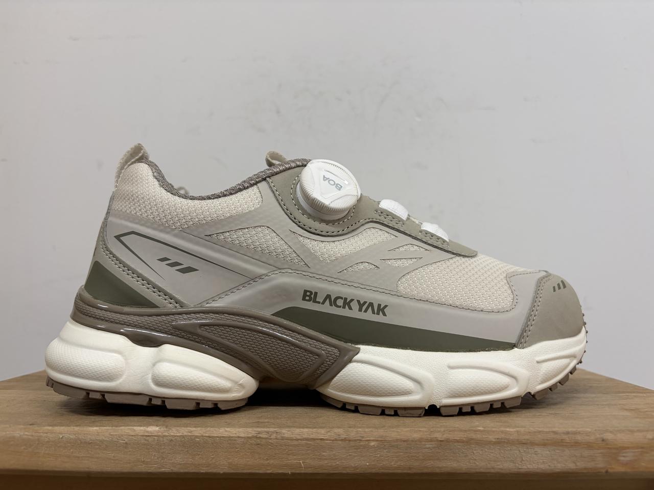 블랙야크 여성 트레킹화 235 