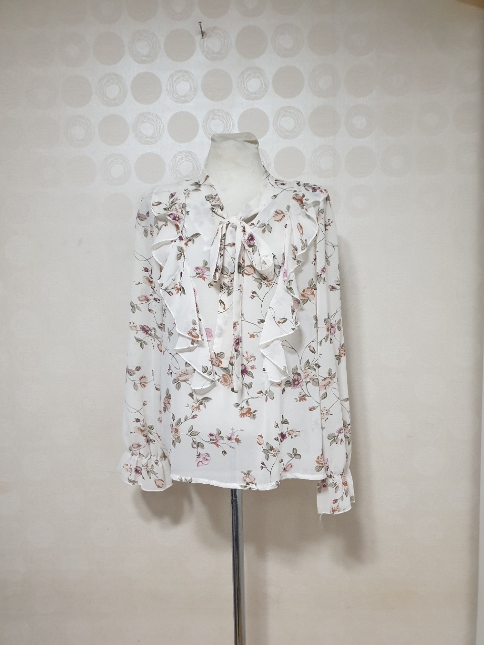 흰블라우스66/쉬폰블라우스66/블라우스66/티셔츠66