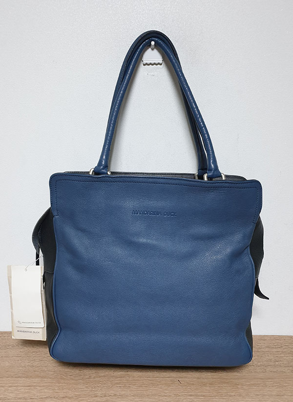 정품 만다리나덕 가죽 숄더백