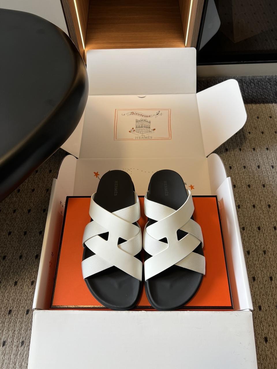 에르메스 Kazimir 샌들
