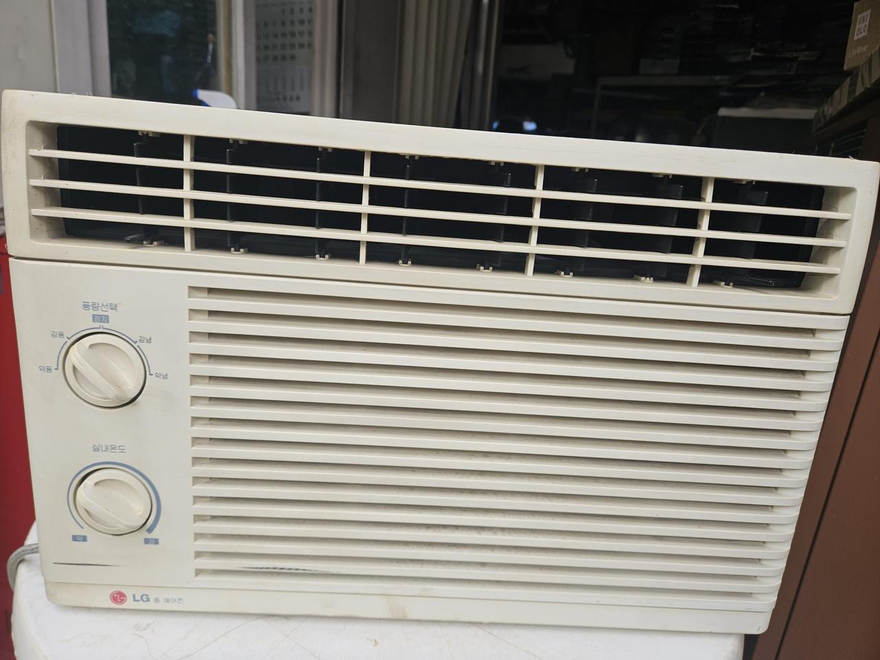 LG 창문형 에어컨 무척시원합니다