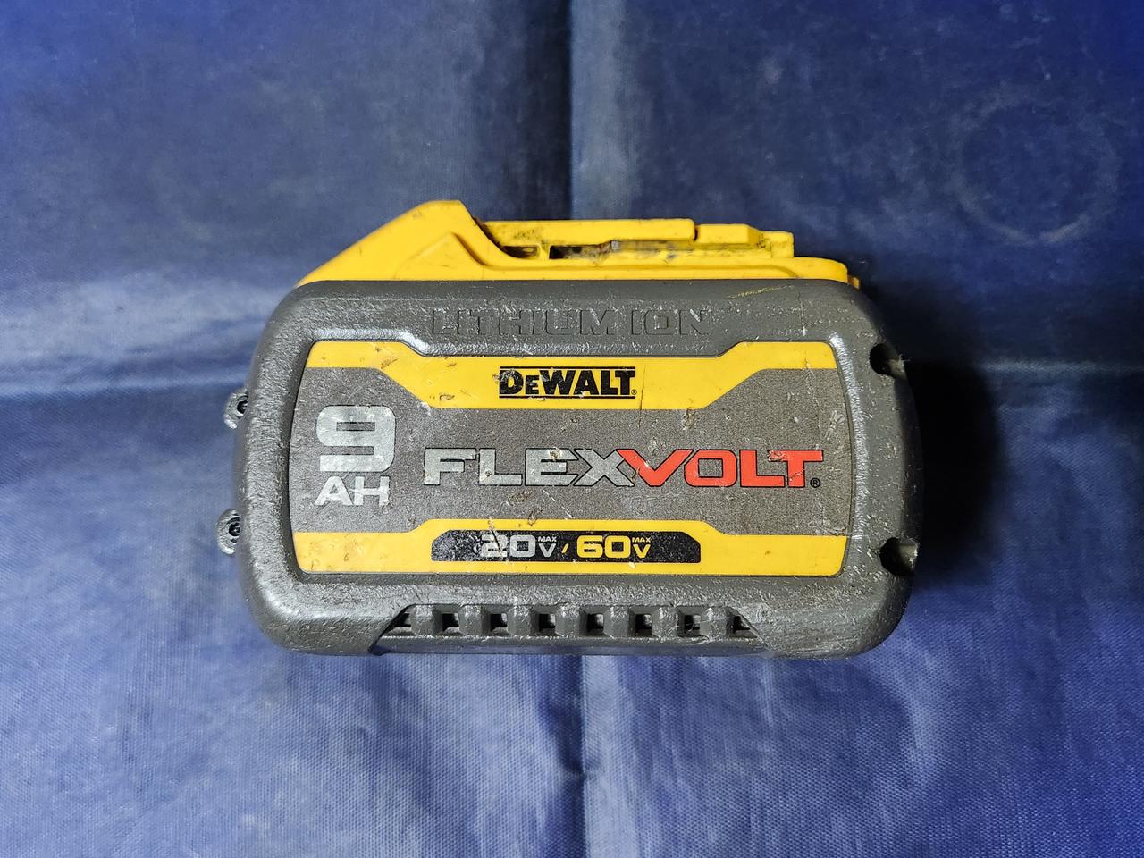 디월트 60v 3.0AH 배터리 DCB609 팝니다