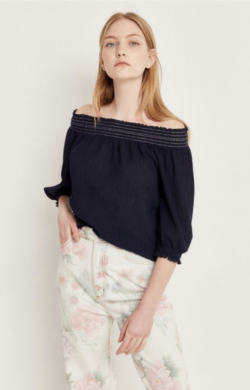 산드로 오프숄더 블라우스