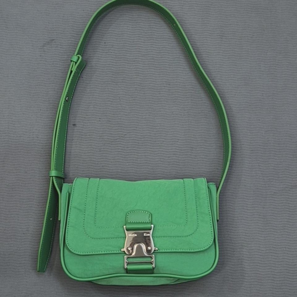 마뗑킴 크리스프 미니 버클백