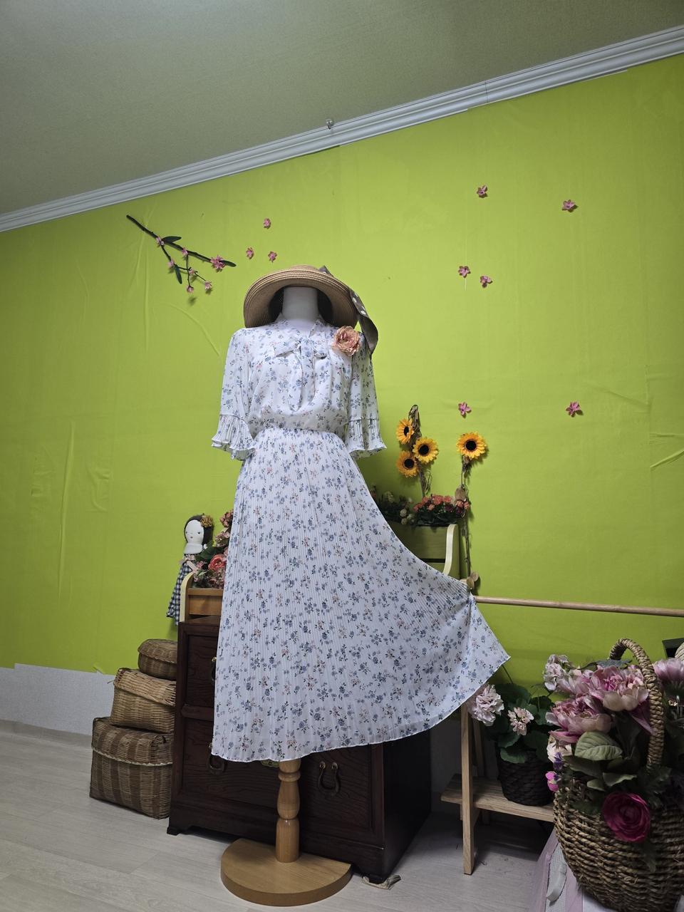 데이트룩/ 리본넥/ 주름소매 / 주름치마/ 반소매/ 잔꽃무늬 롱원피스