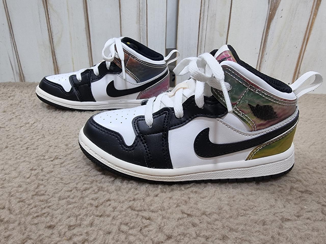 나이키 조던1 미드 SE 히트 리액티브 (D130