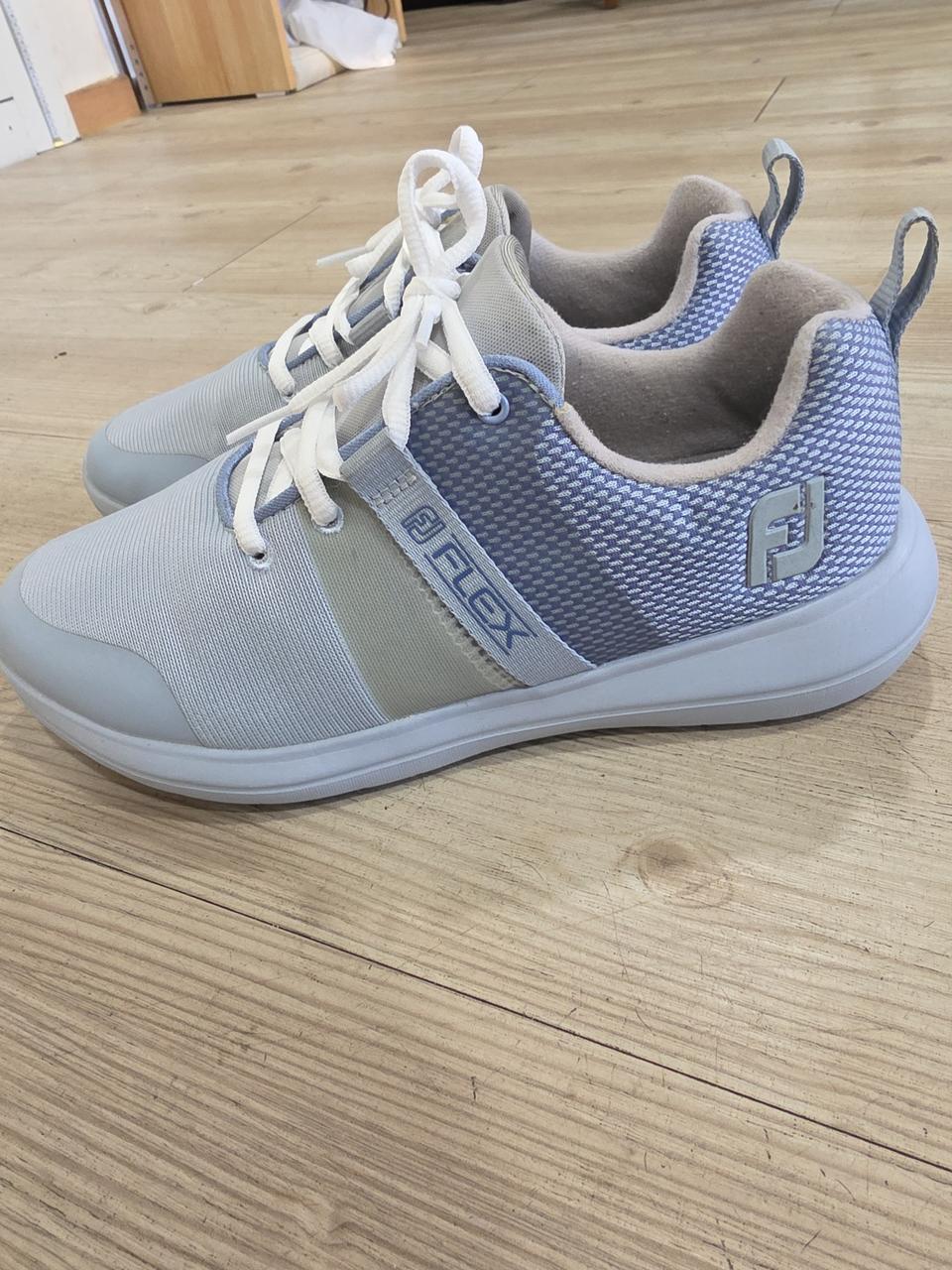 풋조이 골프 우먼스 플랙스 스파이크리스 골프화 230w 235mm