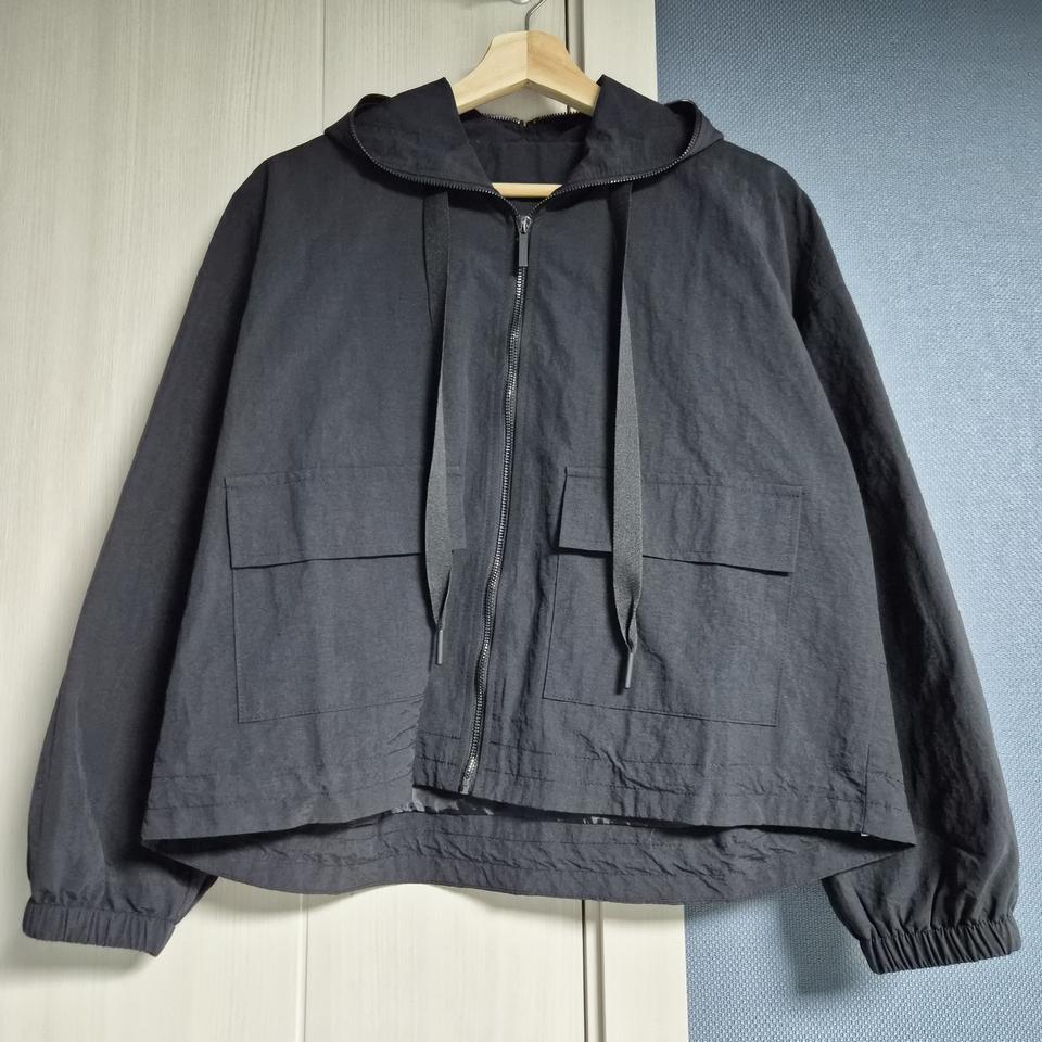 블랙 크롭 후드 바람막이 /핏 예쁜 데일리 점퍼/ FREE