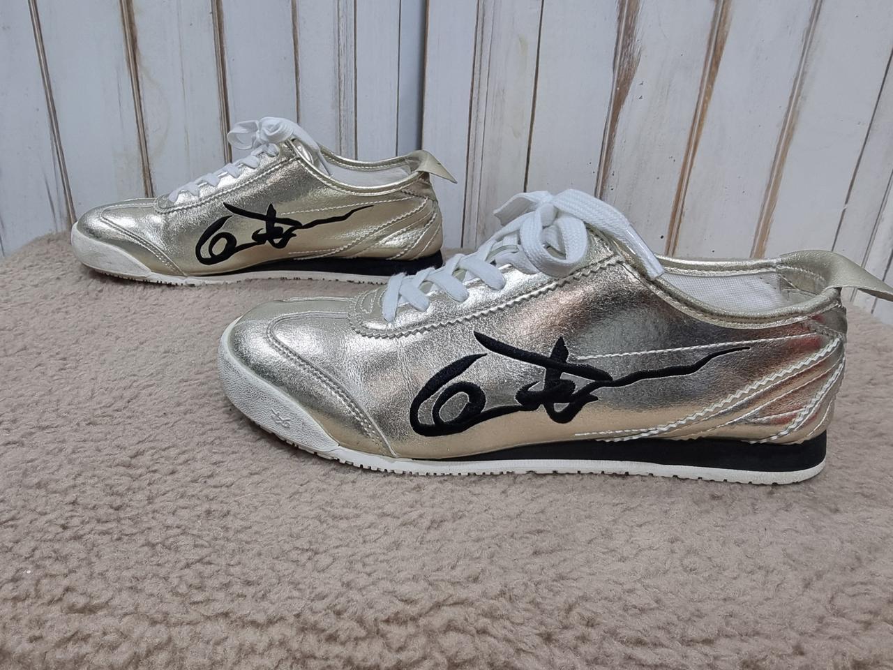 언코리 클래식 골드블랙 스니커즈 (D146