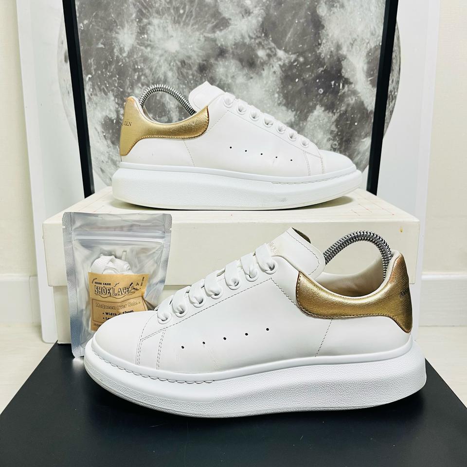 정품 40) 알렉산더 맥퀸 골드 오버솔 스니커즈 255~260