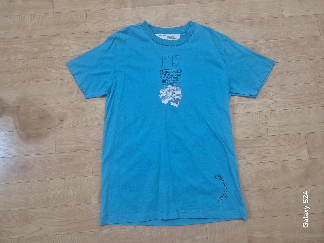 오프화이트 반팔티셔츠 팝니다.