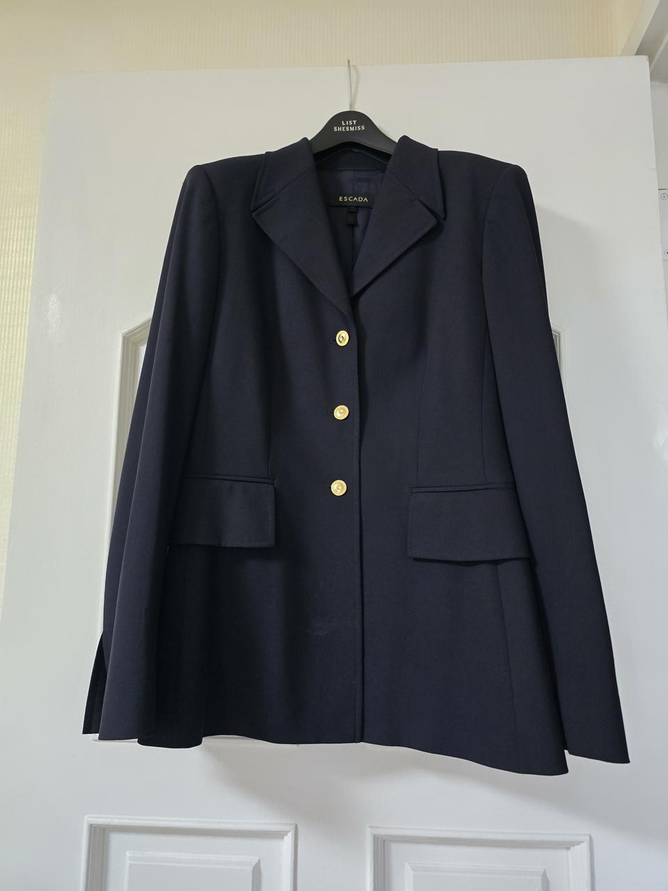 ESCADA 블랙 금장 버튼 자켓 36