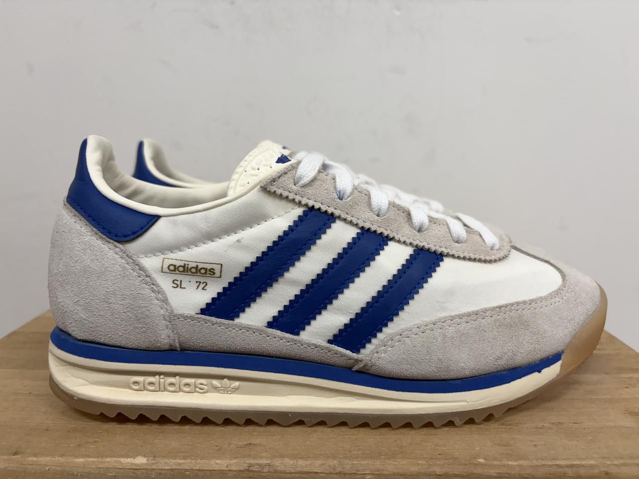 아디다스 여성 운동화 235   