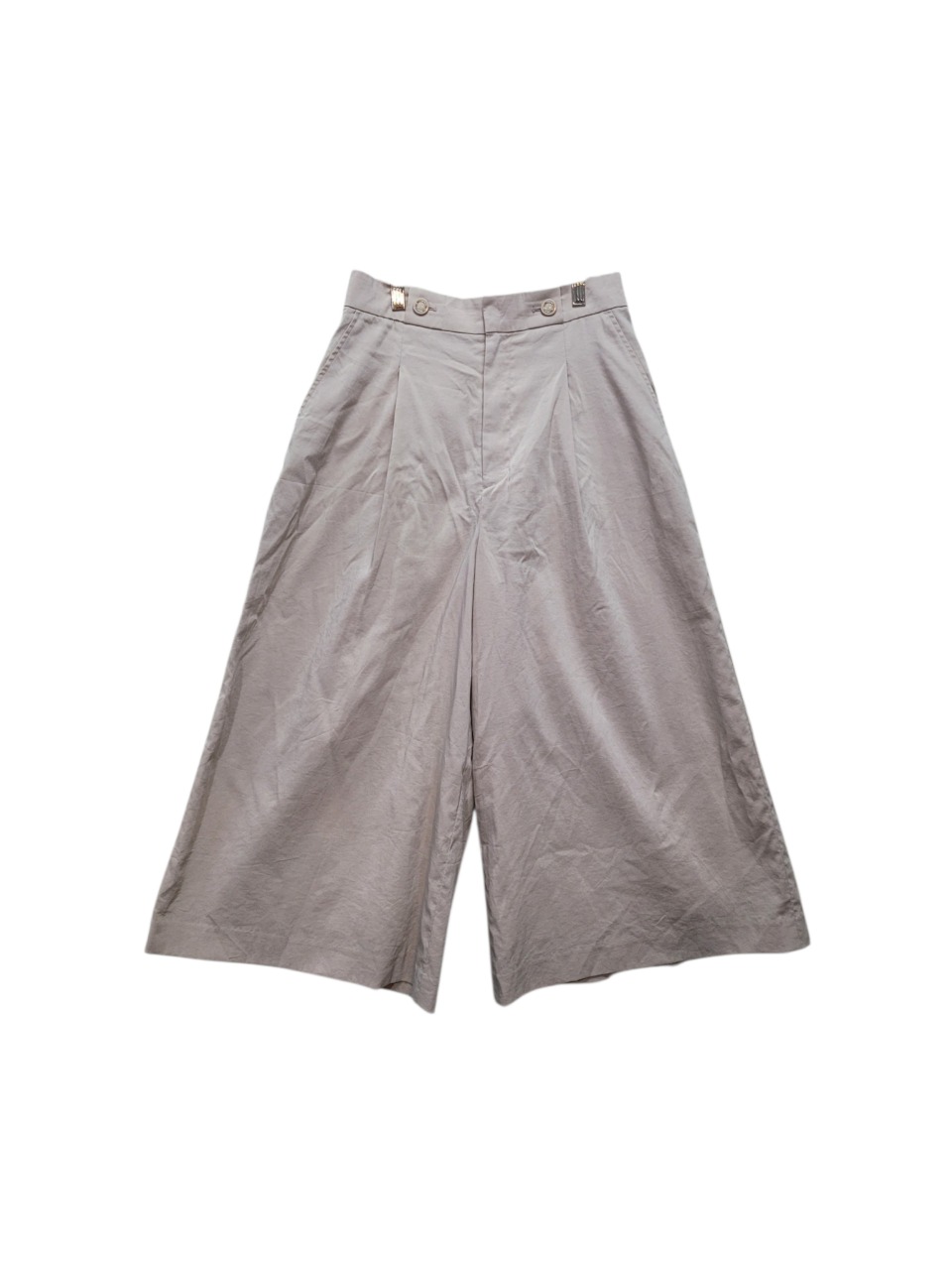 베이지톤 치마바지에요 와이드 핏으로 편안하고 멋스러워요