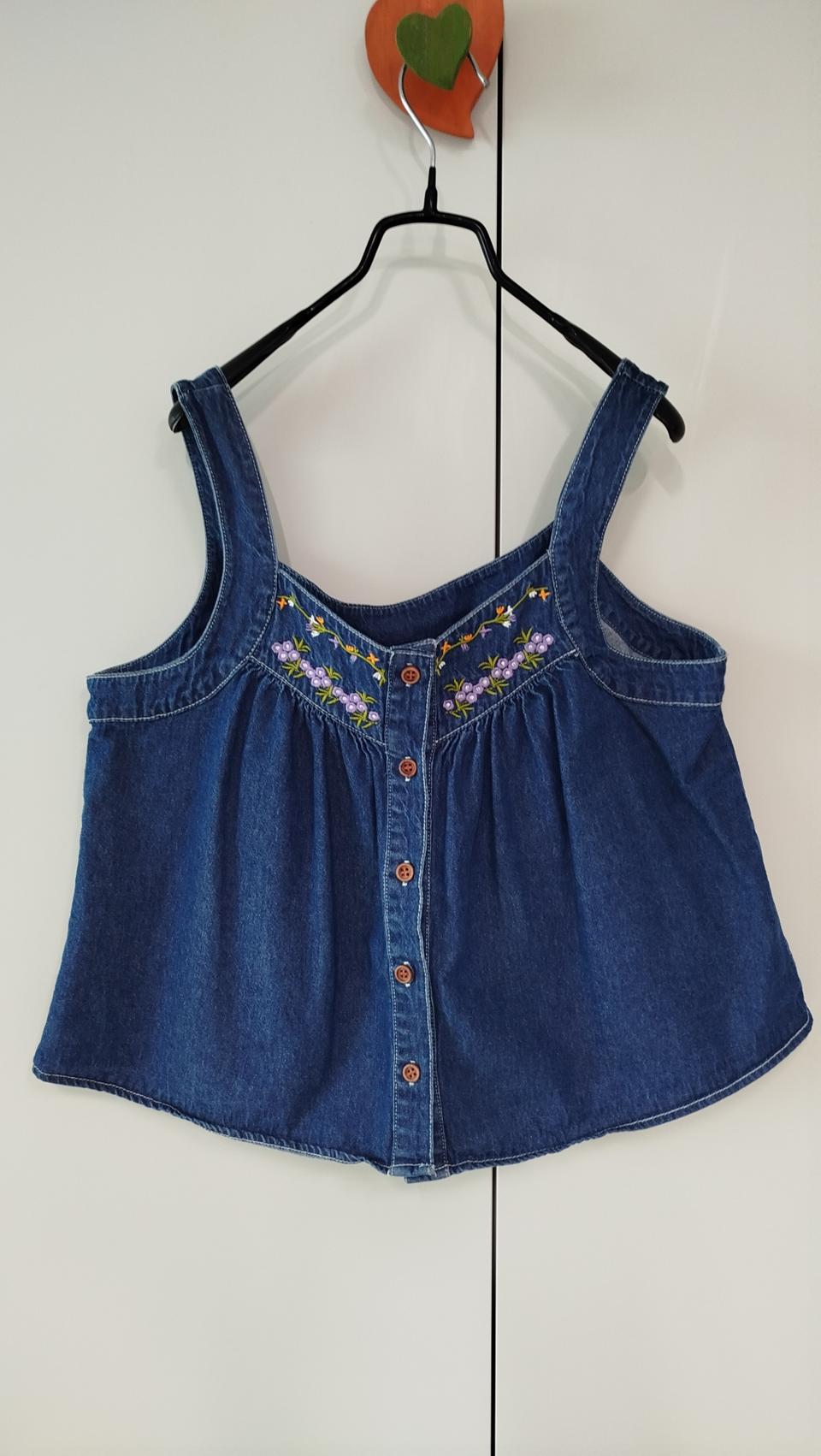 꽃자수가 예쁘게 놓인 청 뷔스티에 조끼