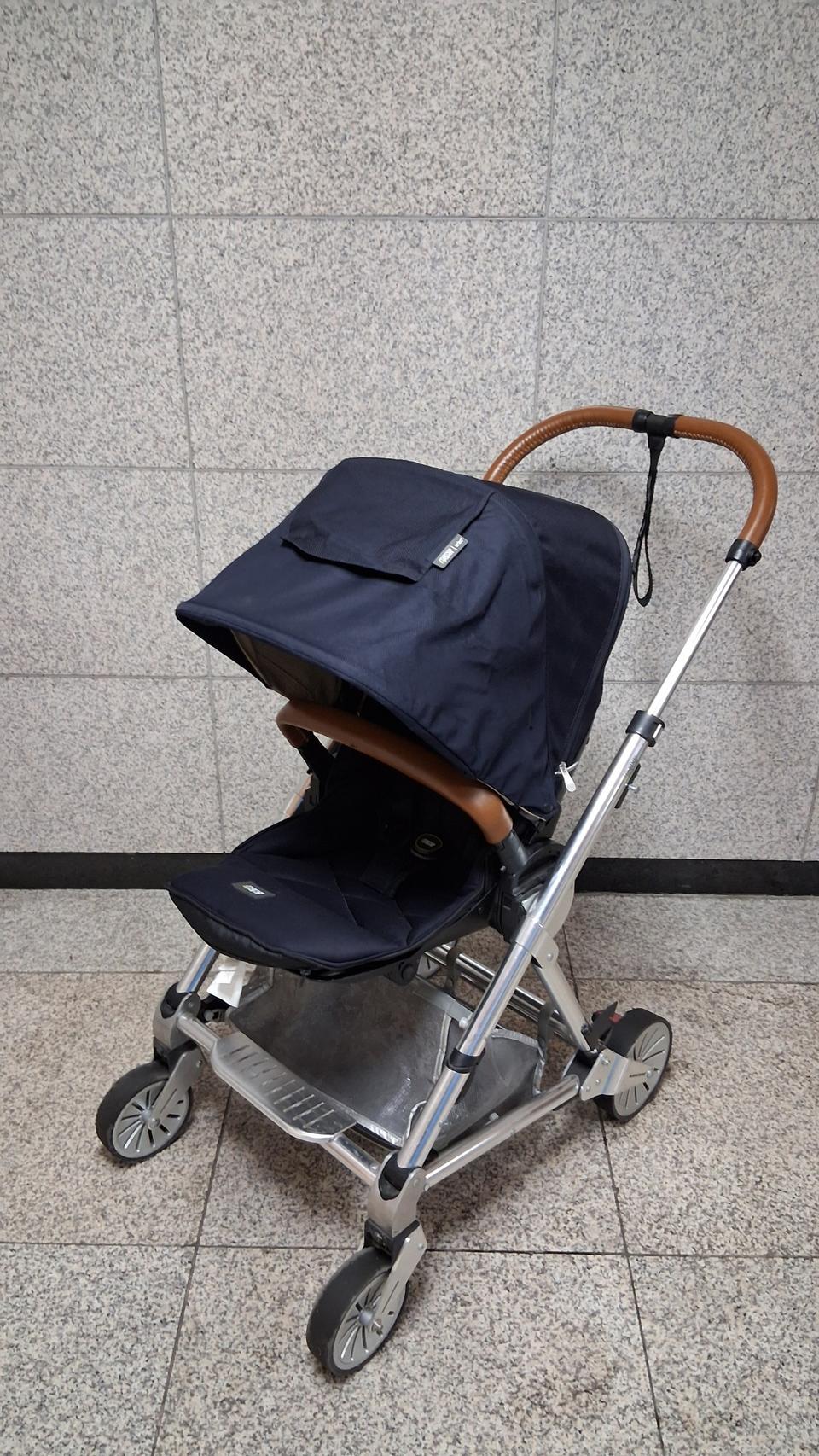 영국산 최고급 명품 럭셔리 디럭스 유모차 마마스앤파파스. 리안 솔로의 오