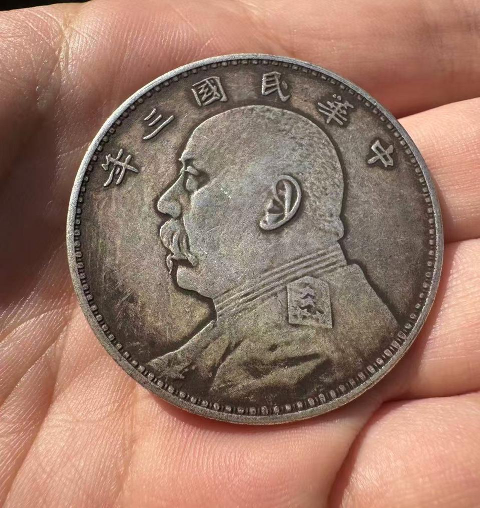 중화민국 3년 위안스카이 1원 은화 | 오른쪽 잎새 '작은