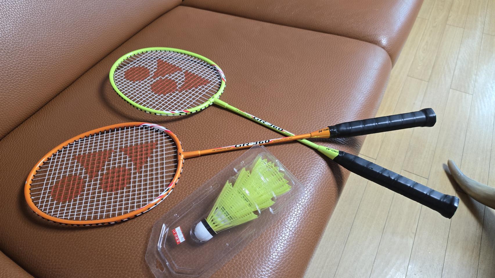 요넥스 GR-360 배드민턴 라켓 2개 세트(셔틀콕 포함)