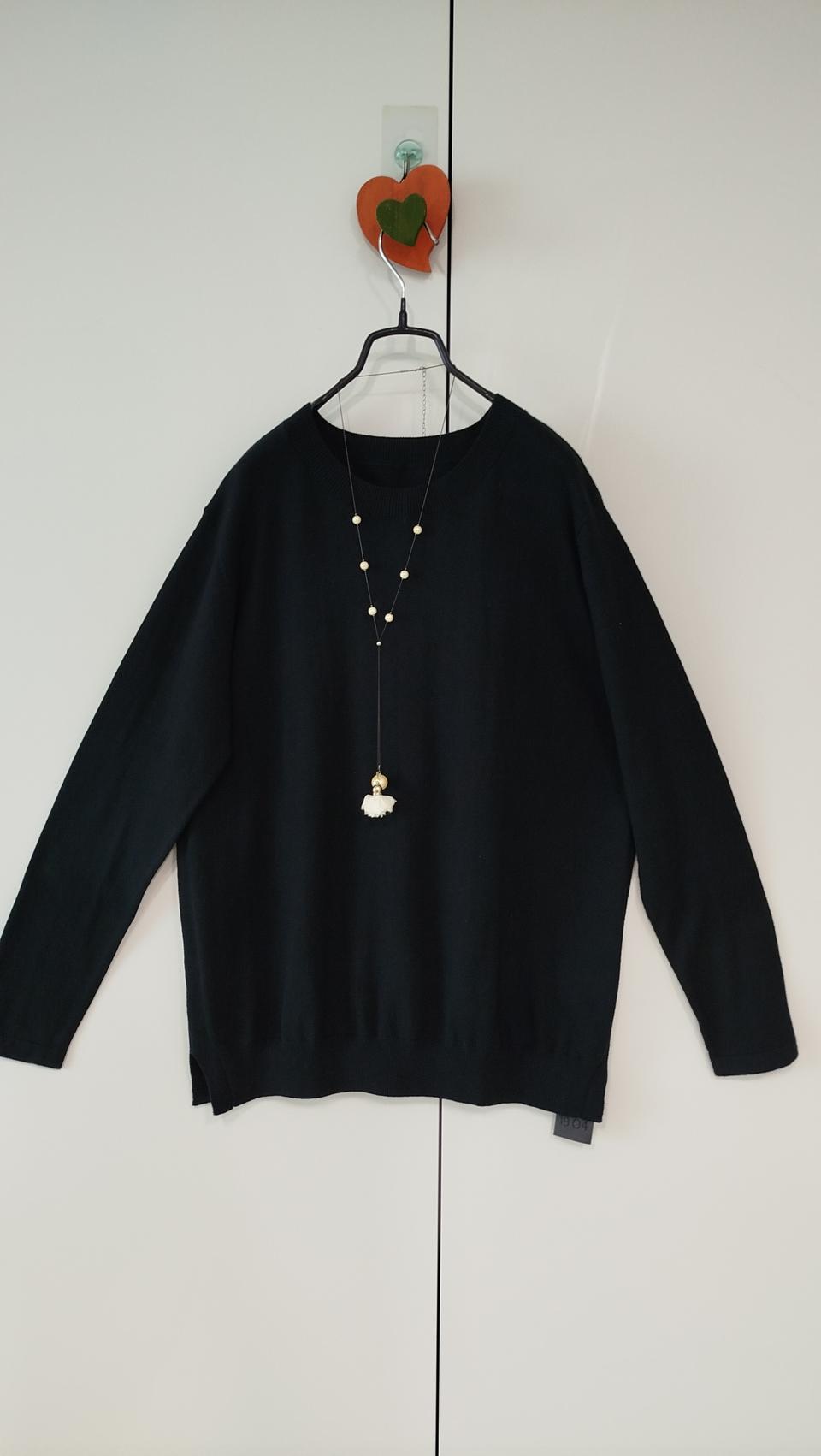 88 새옷 블랙 양옆트임 라운드 넥 면 100% 니트