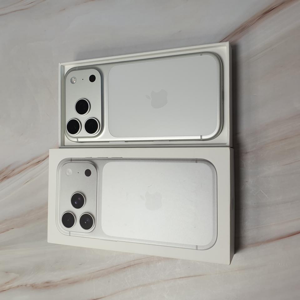 아이폰17프로 실버 256G 구성품 미사용 S급 풀박스 판매합니다