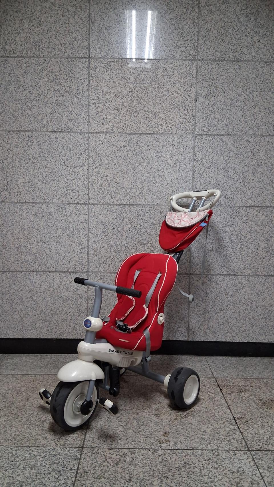스마크 트라이크 세발자전거. 아이가 안전하게 탈 수 있는 스마트 트라