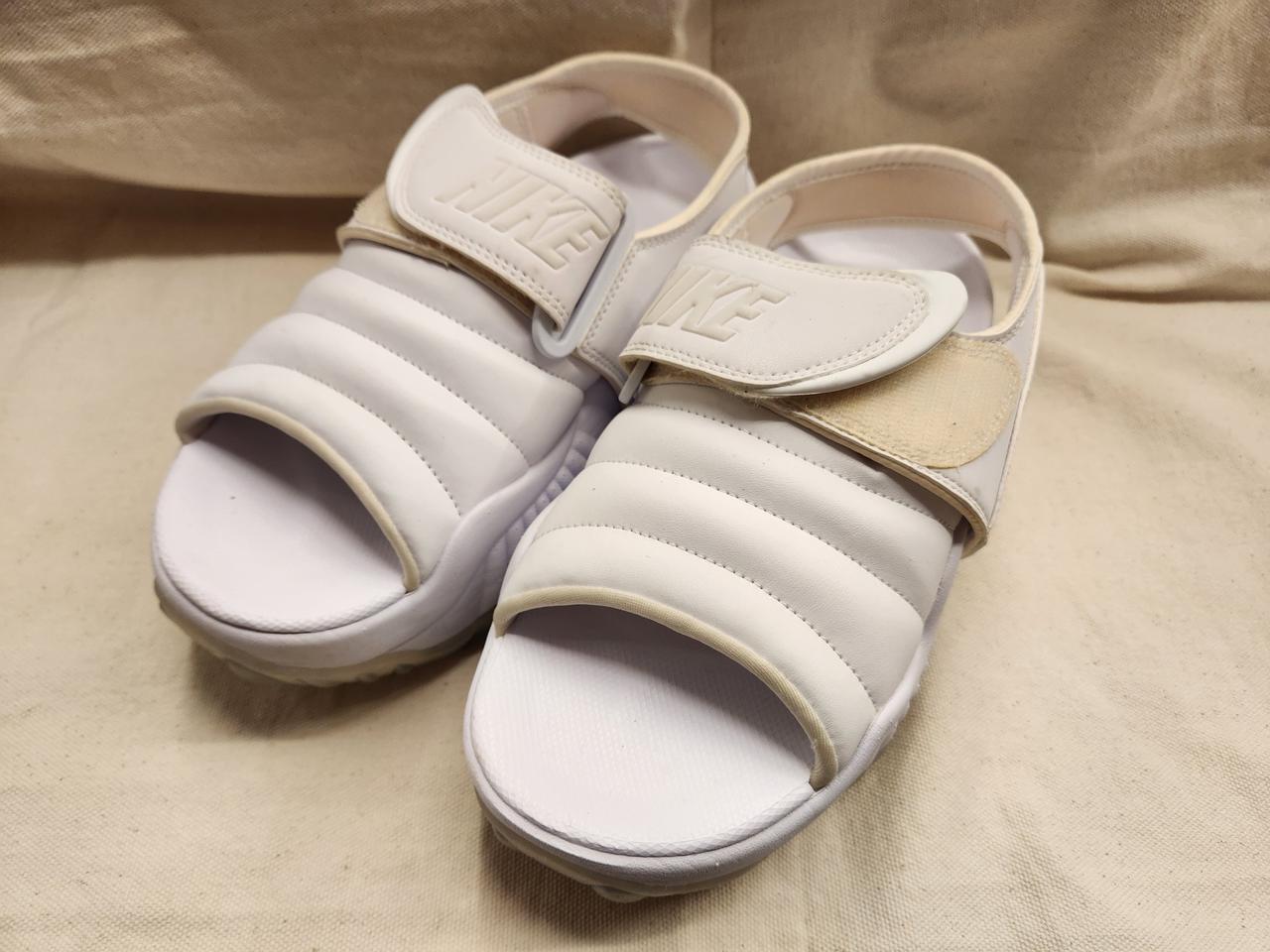 나이키 화이트 샌들 240mm