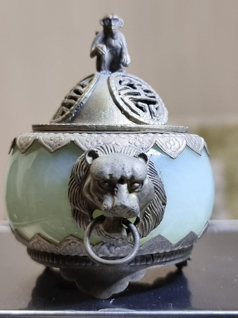 A03T 청나라 왕실용으로 제작된 옥으로 만든 원숭이도안 순은향로입니다