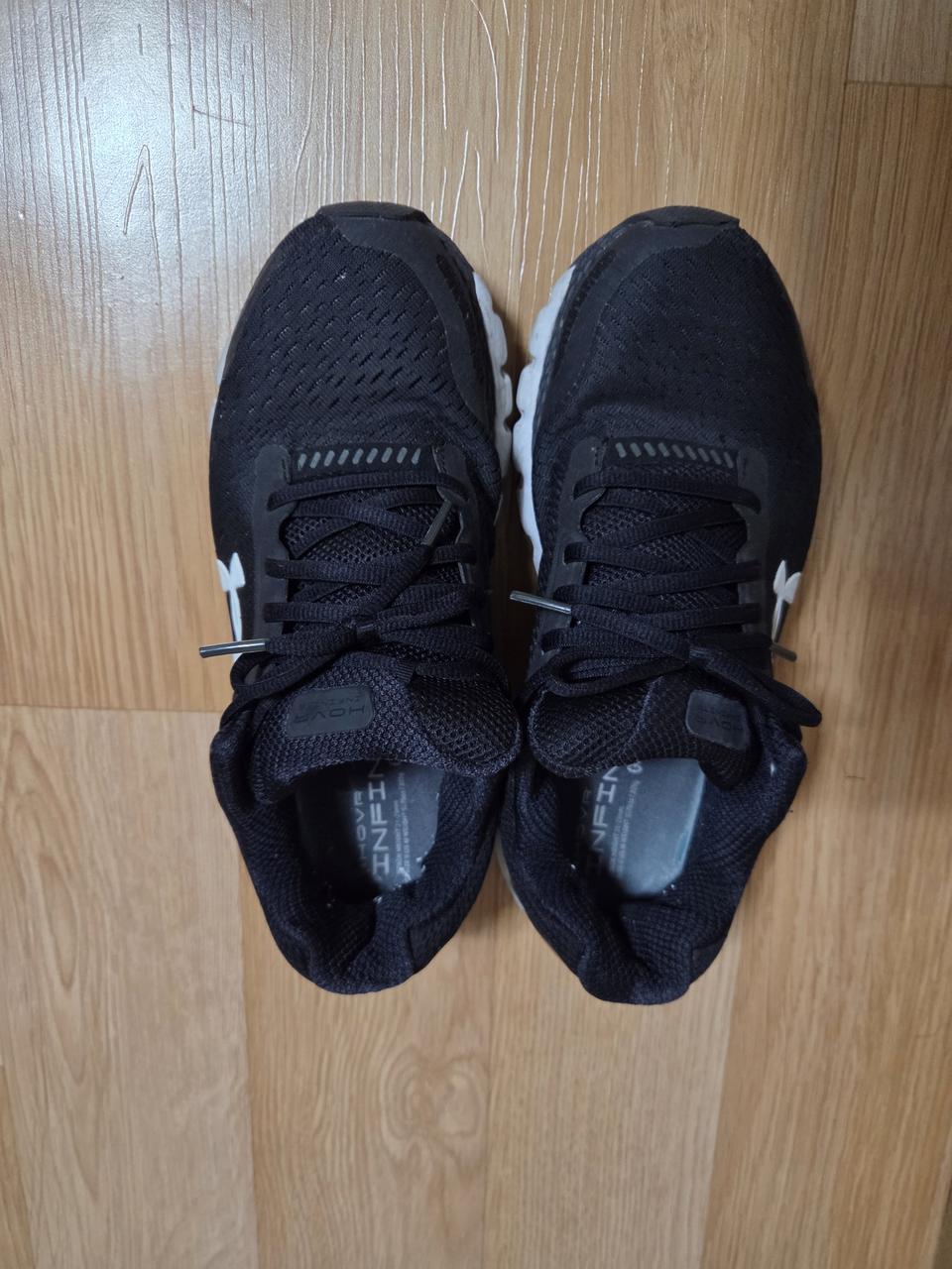 언더아머 HOVR 인피니트 5 런닝화