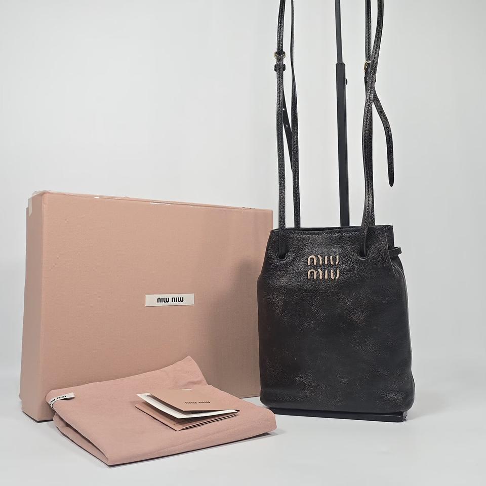 미우미우 올드 나파 가죽 파우치 미니 숄더백