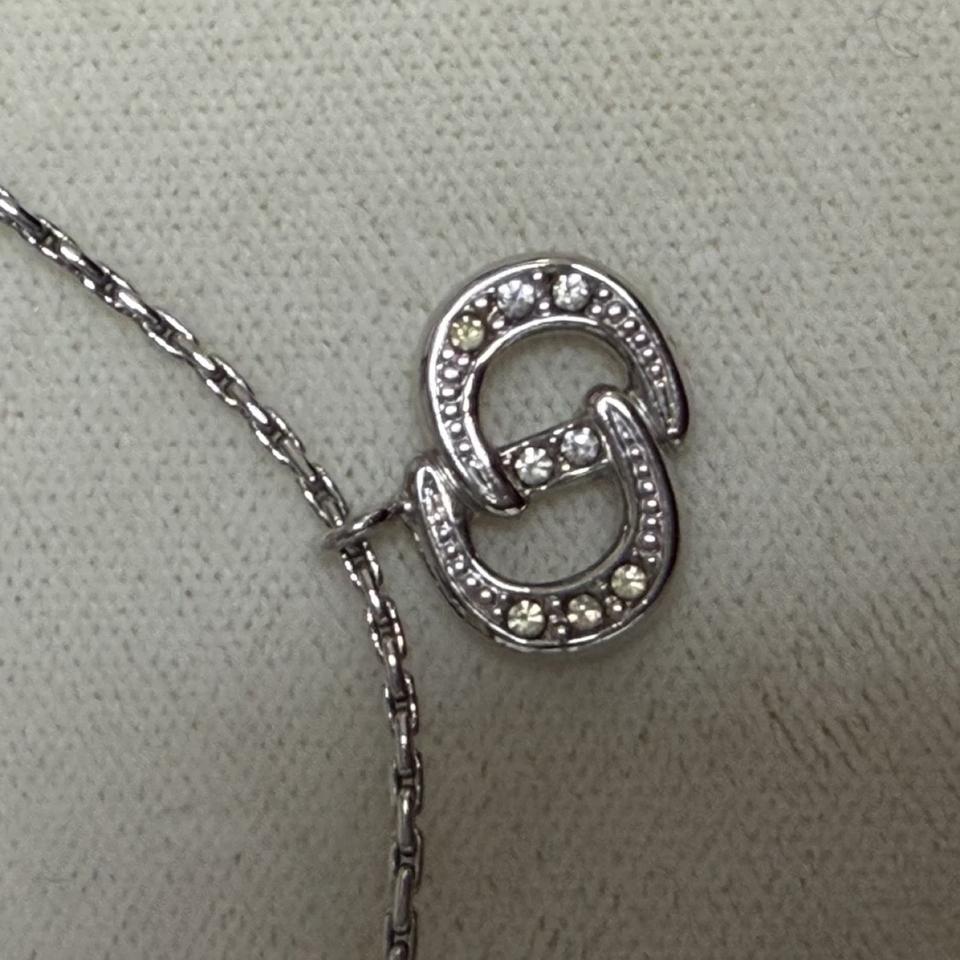 디올 예리 목걸이