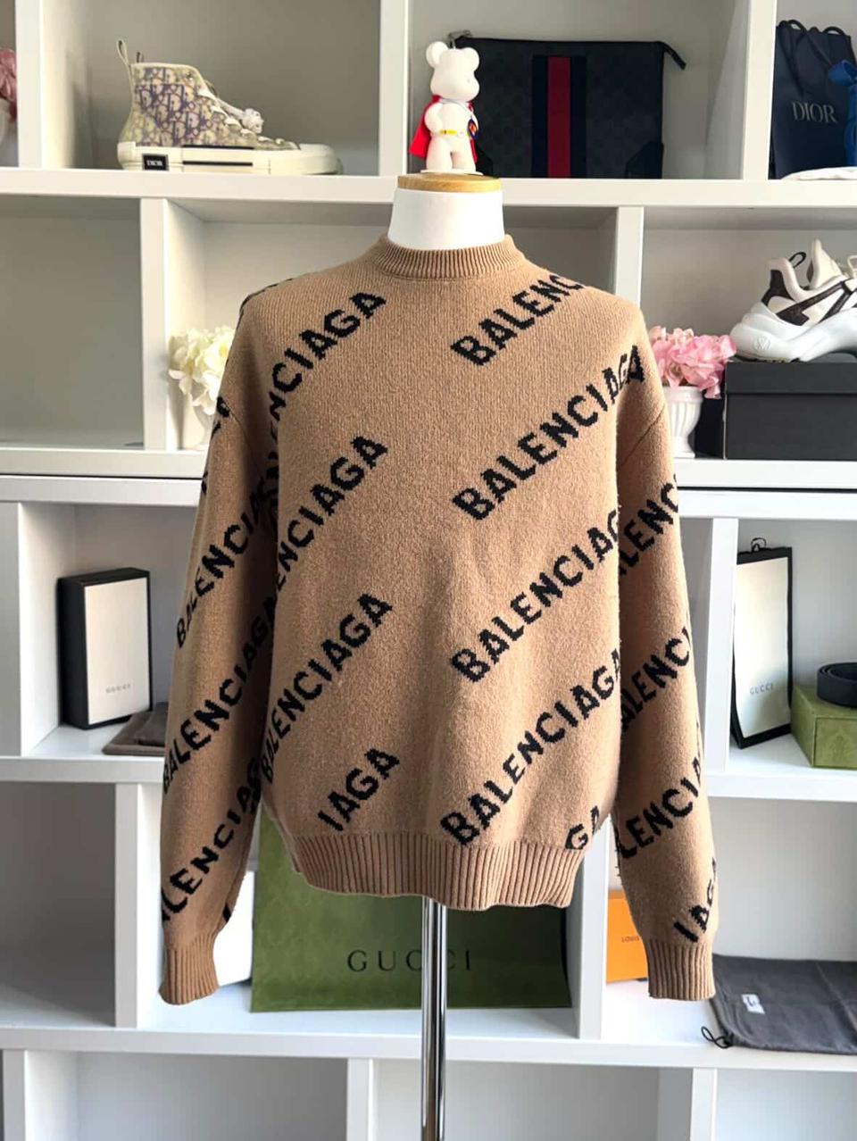 발렌시아가 멀티 로고 니트