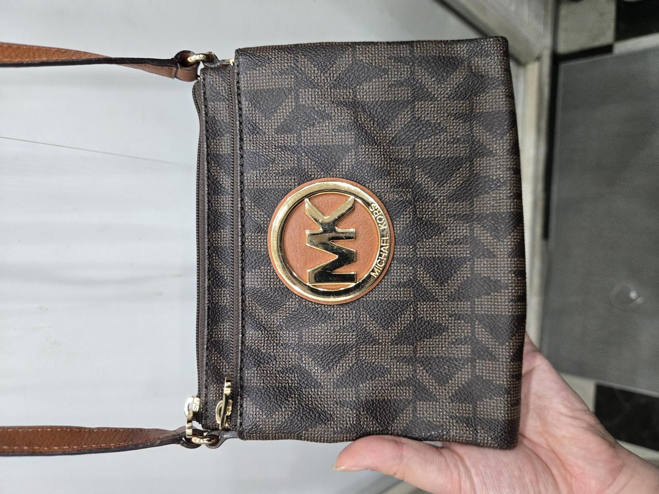 마이클코어스 크로스백! 지갑달려있는 크로스백~ 3포켓