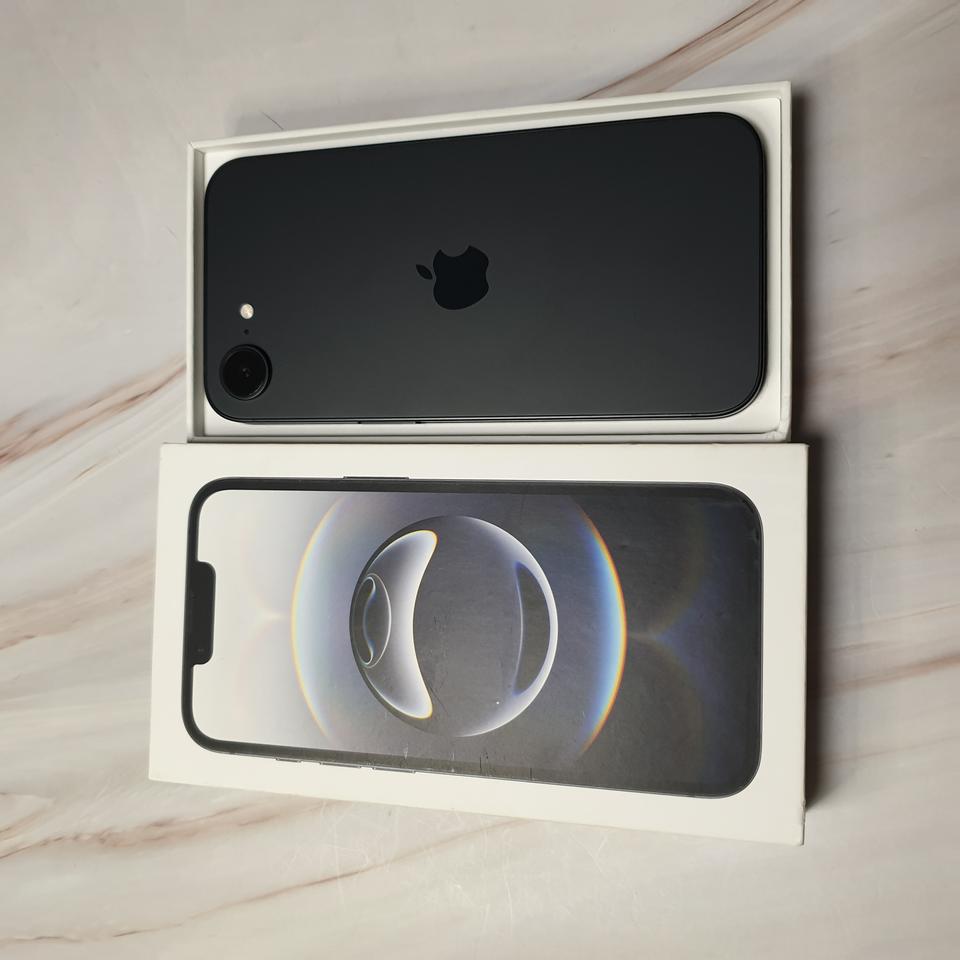 아이폰16e 블랙 128G 구성품 미사용 S급 풀박스판매-배터리100%