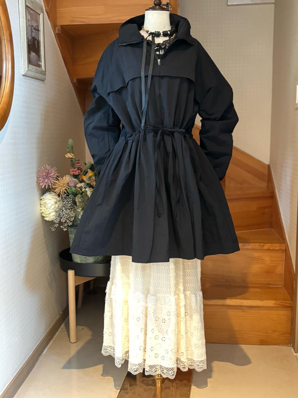 허리 스트랩 블랙 후드  아노락.핀턱주름