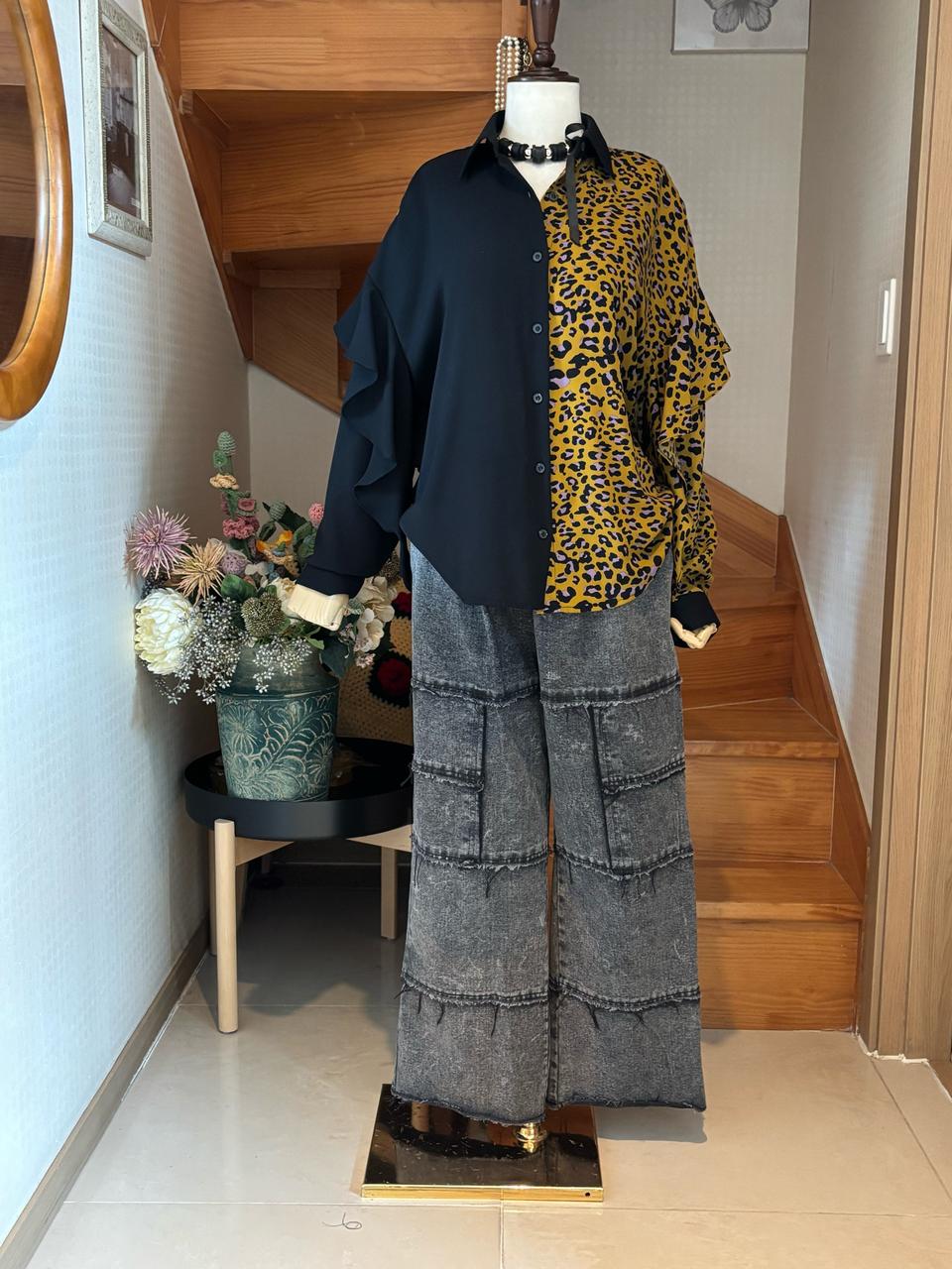 배색 레오파드 셔츠 + 데님 와이드 팬츠
