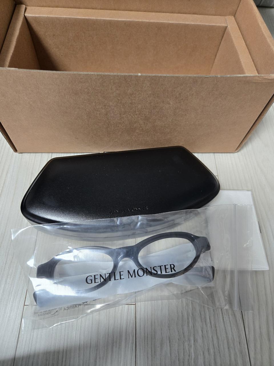 젠틀몬스터 오드 01 안경