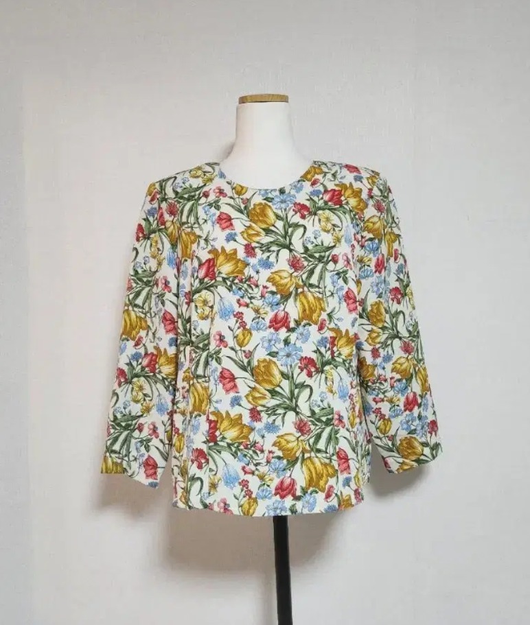 BL60 뒷단추블라우스