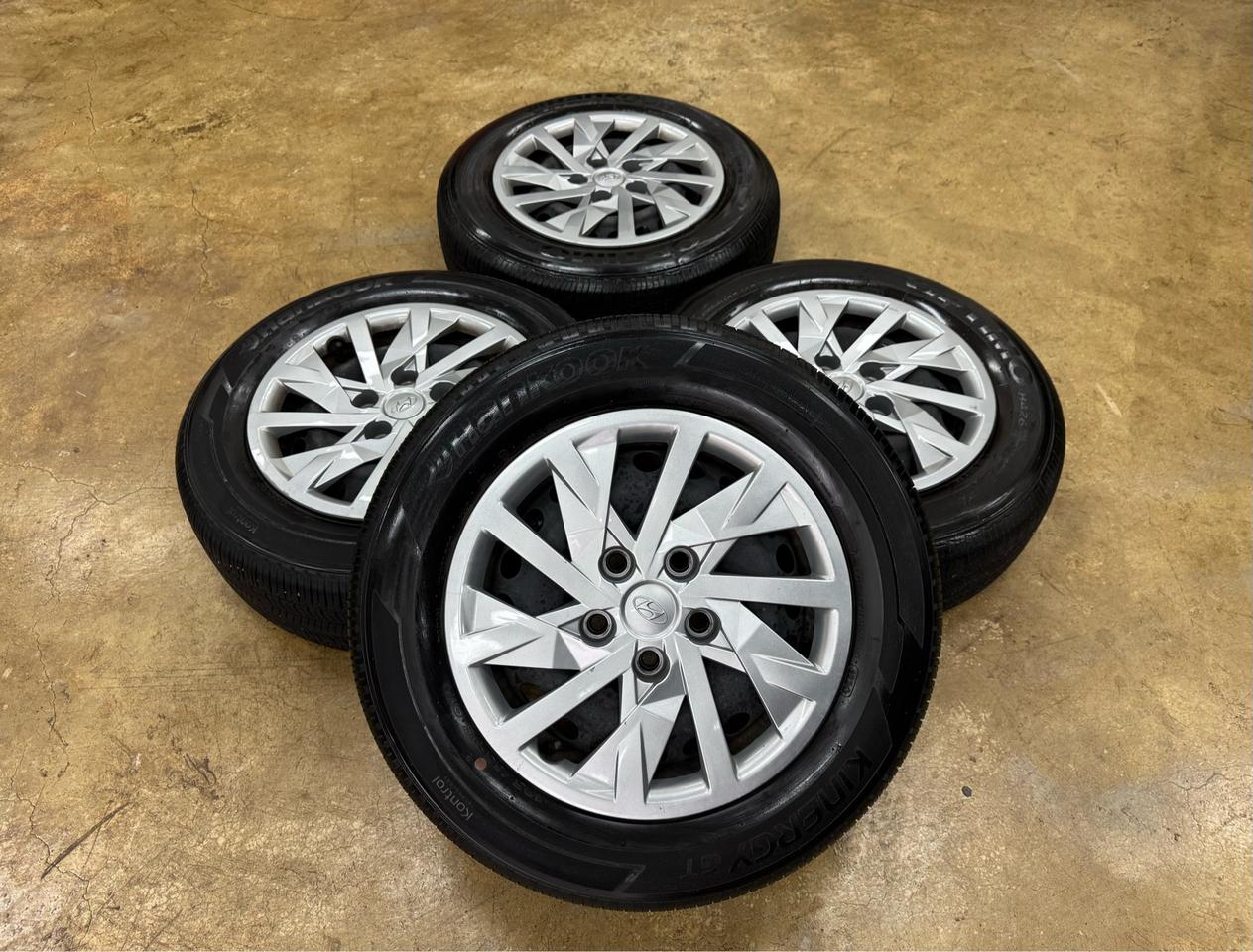 아반떼 15인치 순정휠타이어 팝니다