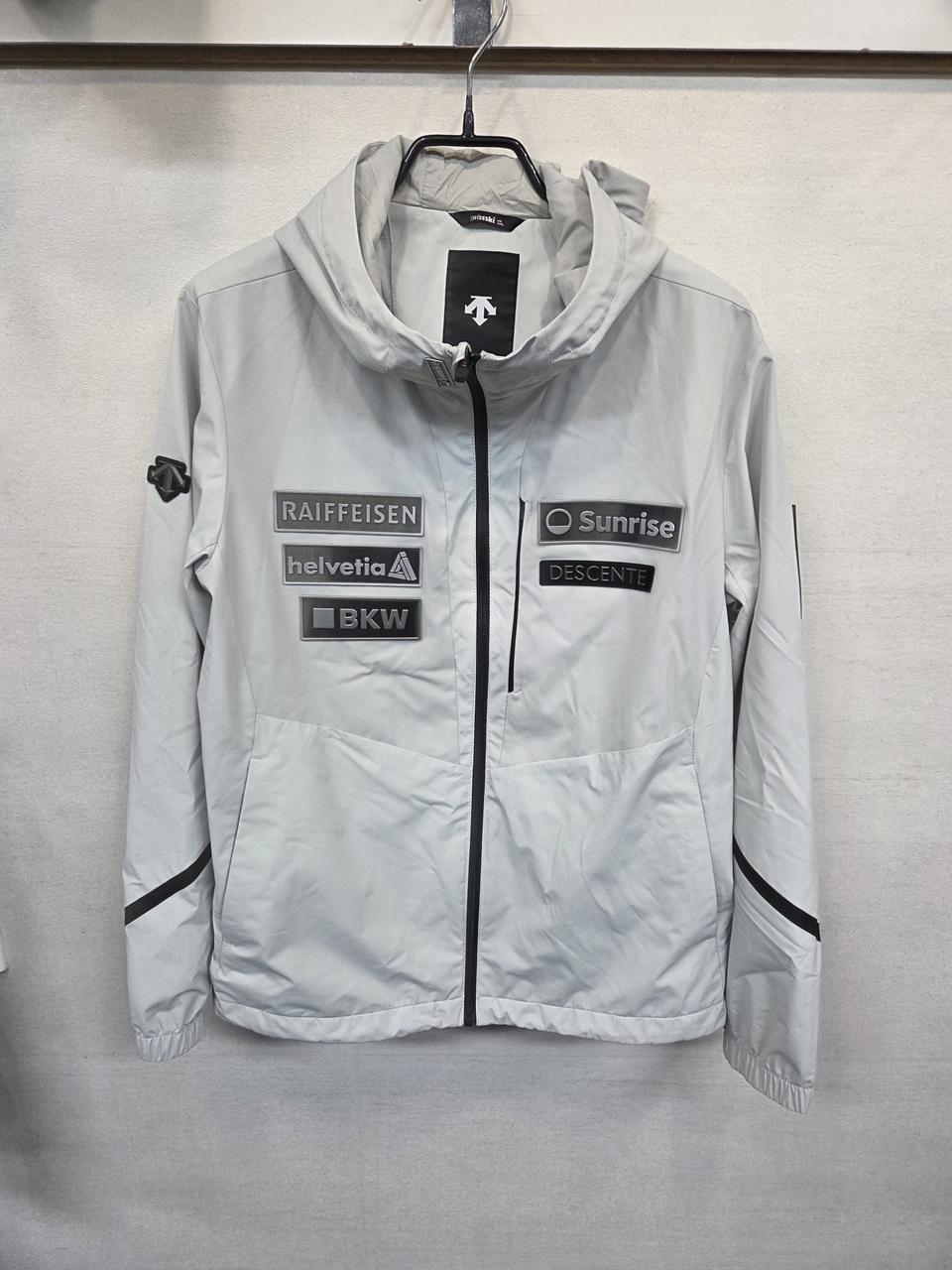 데상트 23년형 레플리카 우븐자켓 90 s