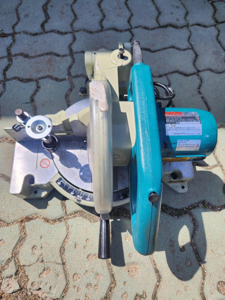 마끼다 10인치 각도절단기 LS1040S 팝니다