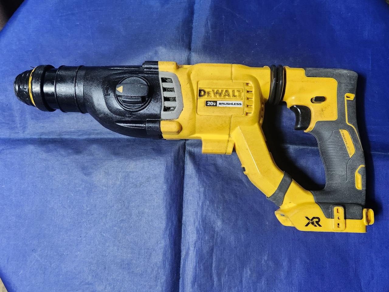 디월트 20v 충전해머드릴 DCH263 본체 팝니다