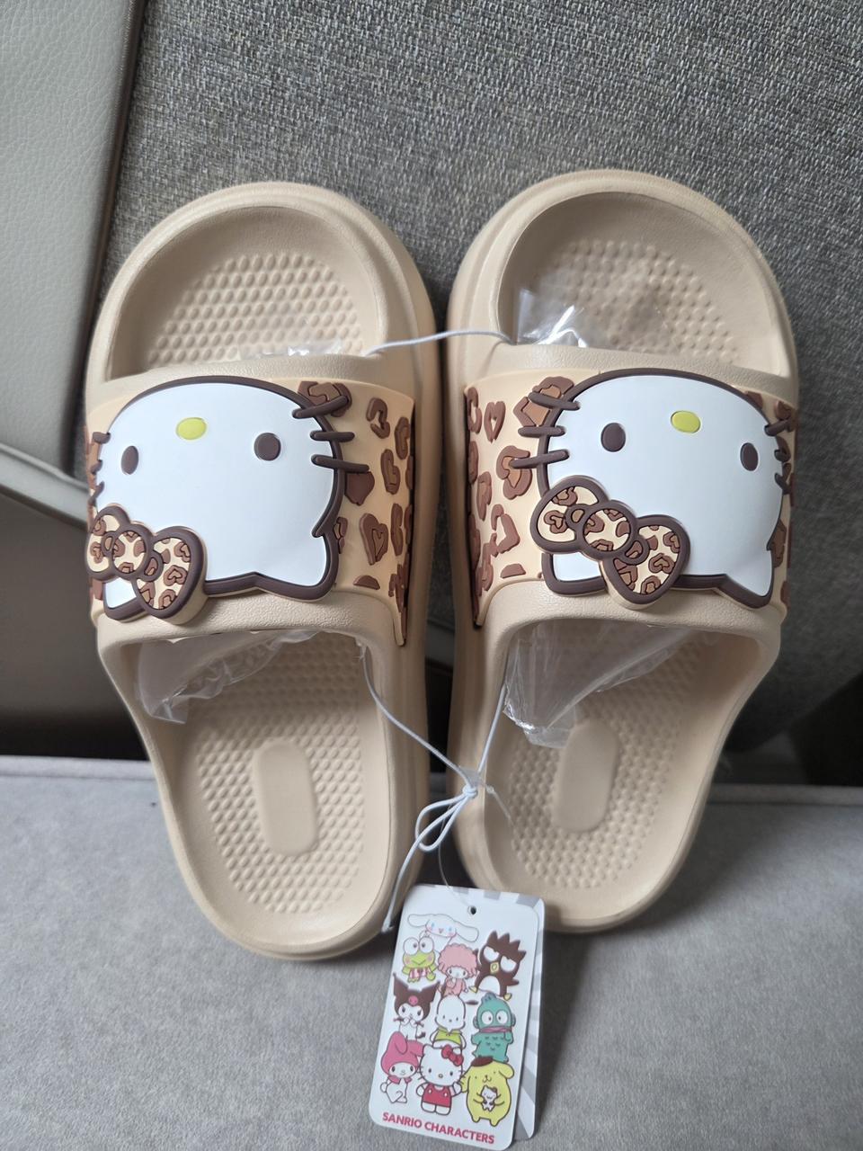 산리오 헬로키티 슬리퍼 베이지 230mm