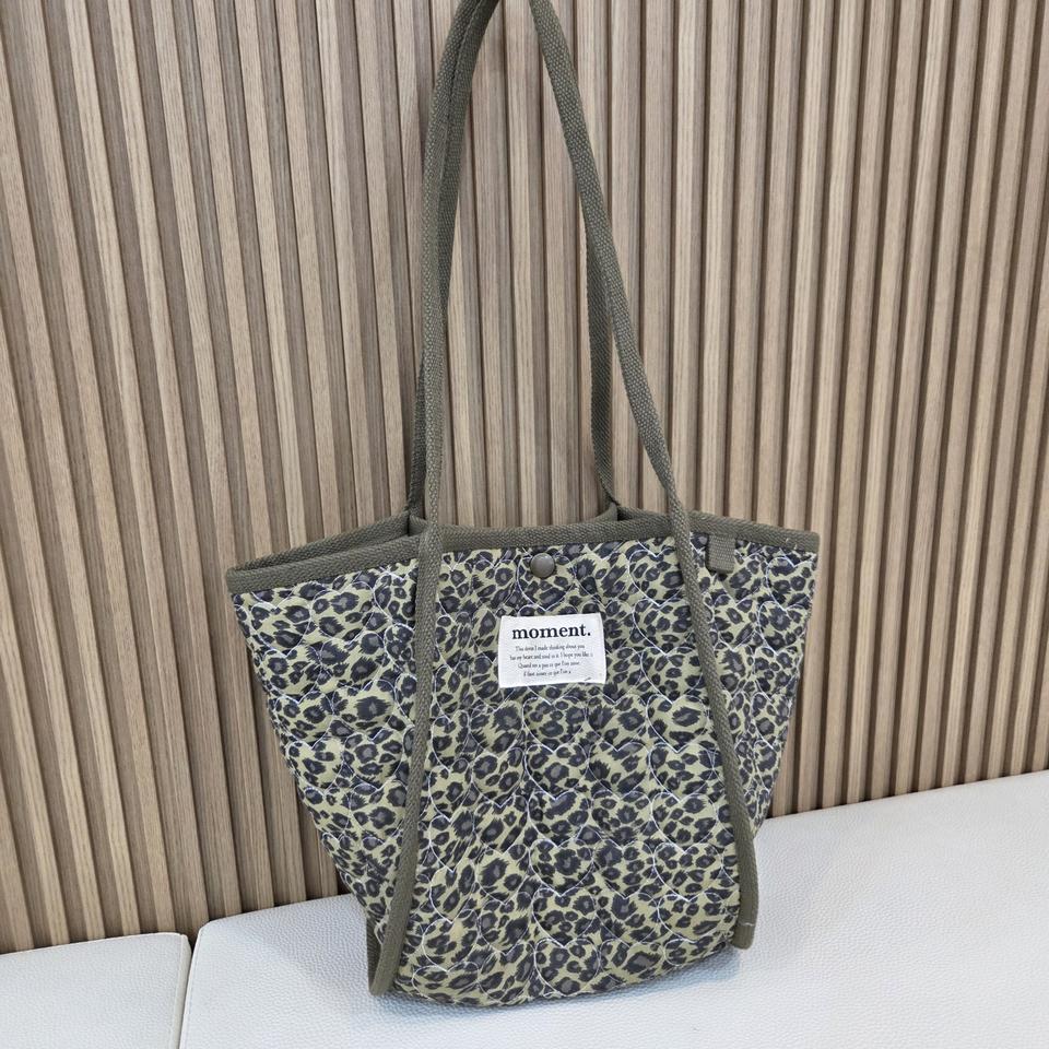 레오파드 누빔 숄더백