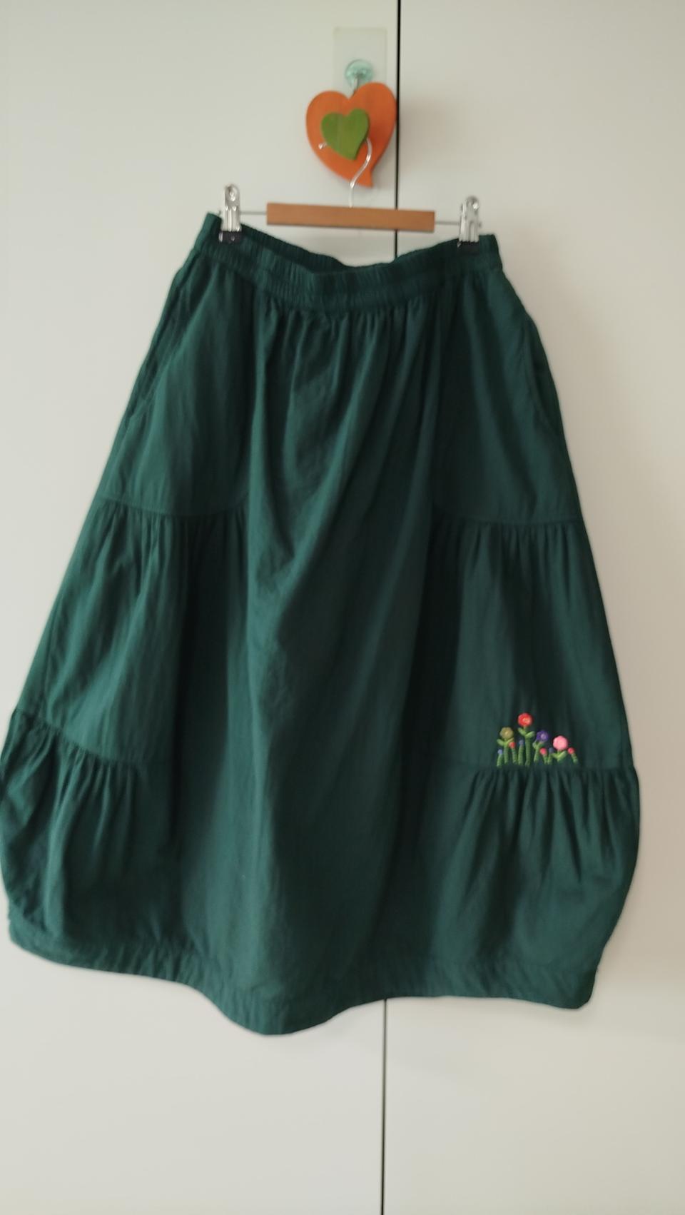 거의 새옷 초록빛 염색 얇은 면 꽃자수 예쁜 항아리핏 치마