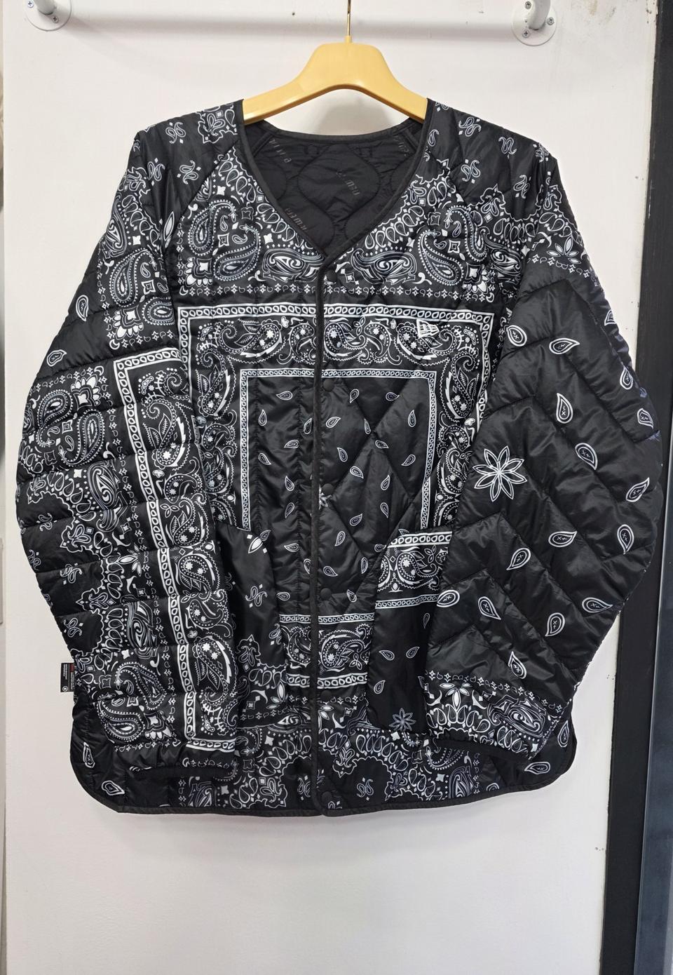 뉴에라 남여공용 퀼팅 자켓