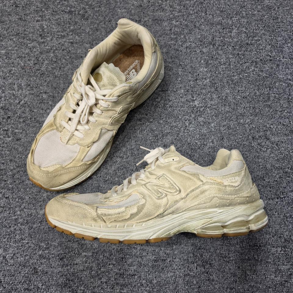 뉴발란스 2002R  프로텍션 팩 디스트레스드 빈티지 운동화 280