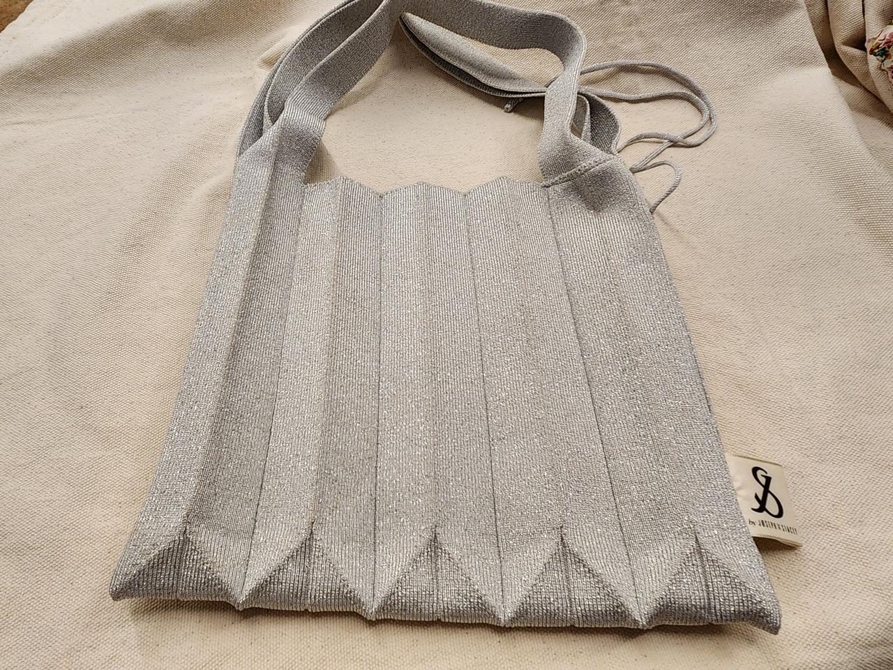 조셉앤스테이시 실버 플리츠 니트백