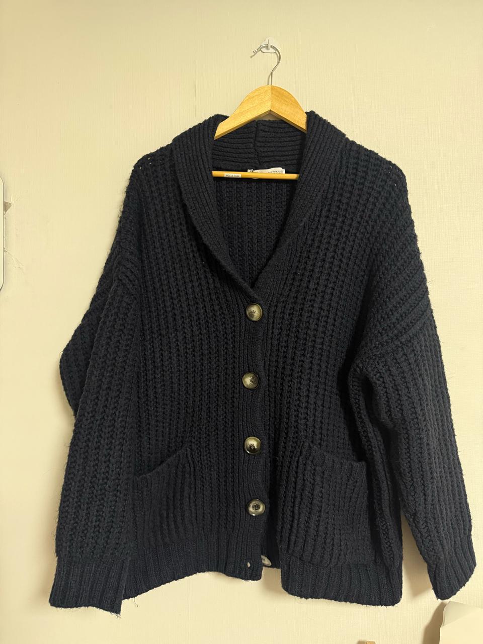 자라 부클 가디건 남여공용M 회색츄리닝바지 +흰티 추천